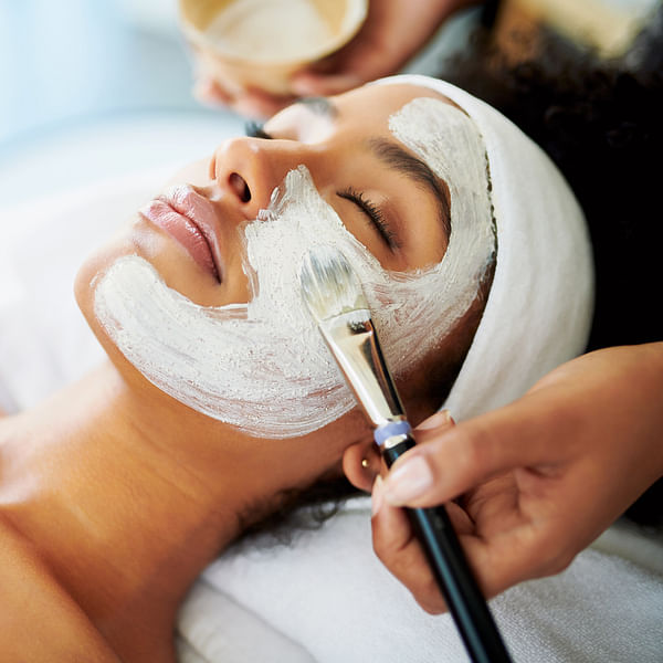The World of Aesthetics: What Does an Esthetician Do on a Daily Basis?